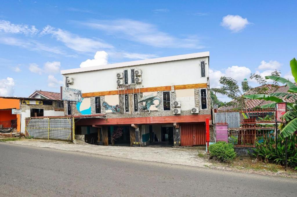 Oyo 90161 Hotel Lendosis Pipa Reja Angkatan 66 Palembang Kültér fotó